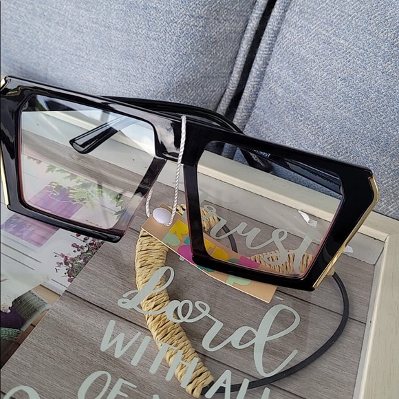 anti-glare lenses can block 100% of both UVA and U - Picture 7 of 11